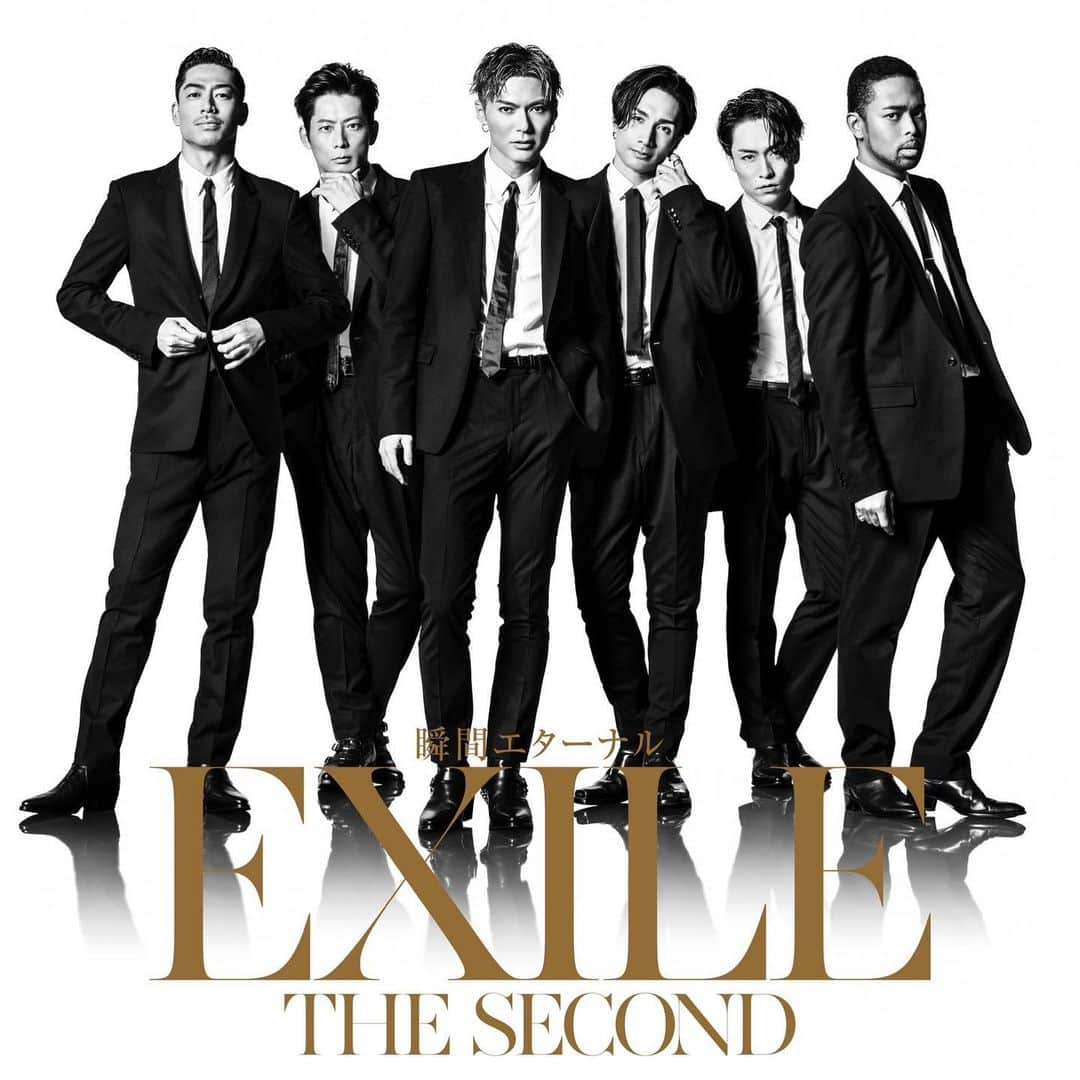 月刊EXILEさんのインスタグラム写真 - (月刊EXILEInstagram)「【EXILE THE SECOND】 本日発売日‼️ 「LDH PERFECT YEAR 2020」第1弾シングル EXILE THE SECOND 「瞬間エターナル」💿✨ . . EXILE THE SECONDの新曲は「瞬間エターナル」🎶 「洋服の青山」新TVCM「スーツ&コート バスケ」篇のCM ソングでもあるこの楽曲は心地よい丸みを帯びたデジタルサウンドを取り込んだダンサブルなアップチューン💫 手放しで"ハイになれる世界"を歌うEXILE SHOKICHIとEXILE NESMITHの張りのあるボーカルにも注目な1曲🎤  Music Videoでは、冒頭からクールなブラックスーツでの6人パフォーマンスや、メンバーそれぞれが待つ「瞬間」にスポットをあてられているシーンで魅せる哀愁漂う表情など、メンバー全員がEXILEであるからこそEXILE THE SECONDで表現することができるアダルトな魅力満載のMVに仕上がりました🎥 またEXILE NESMITHがMusic Video撮影中にメンバーの橘ケンチ、黒木啓司、EXILE TETSUYA、EXILE SHOKICHI、EXILE AKIRAを撮りおろした写真がMusic Video内にも使用されているのにも注目です☑️ https://youtu.be/9Rbzs-jEHYk ◇◆◇◆◇◆◇◆◇◆◇◆◇◆◇◆◇◆◇◆◇◆◇◆ 現在発売中の『月刊EXILE 2月号』では、作詞を担当したSHOKICHIと振付を担当したTETSUYAのふたりに今作に込めた想いを聞きました📝こちらも必見です‼️ ◇◆◇◆◇◆◇◆◇◆◇◆◇◆◇◆◇◆◇◆◇◆◇◆ 【商品内容】 ★「LDH PERFECT YEAR 2020」第1弾リリース★ Split Single 2020/1/1(水)発売 . . [CD] ・M1:愛のために ～ for love, for a child ～ / EXILE ・M2:瞬間エターナル / EXILE THE SECOND ・M3:愛のために ～ for love, for a child ～ (Instrumental) / EXILE ・M4:瞬間エターナル (Instrumental) / EXILE THE SECOND . . [DVD] ・愛のために ～ for love, for a child ～(Music Video) ・瞬間エターナル(Music Video)  EXILE THE SECOND「瞬間エターナル」 ▼配信URLはこちら！ https://EXILE.lnk.to/ETS_SYUNKANETERNAL -------------------------------------------- EXILE mobile http://m.ex-m.jp/」1月1日 17時30分 - exile_magazine