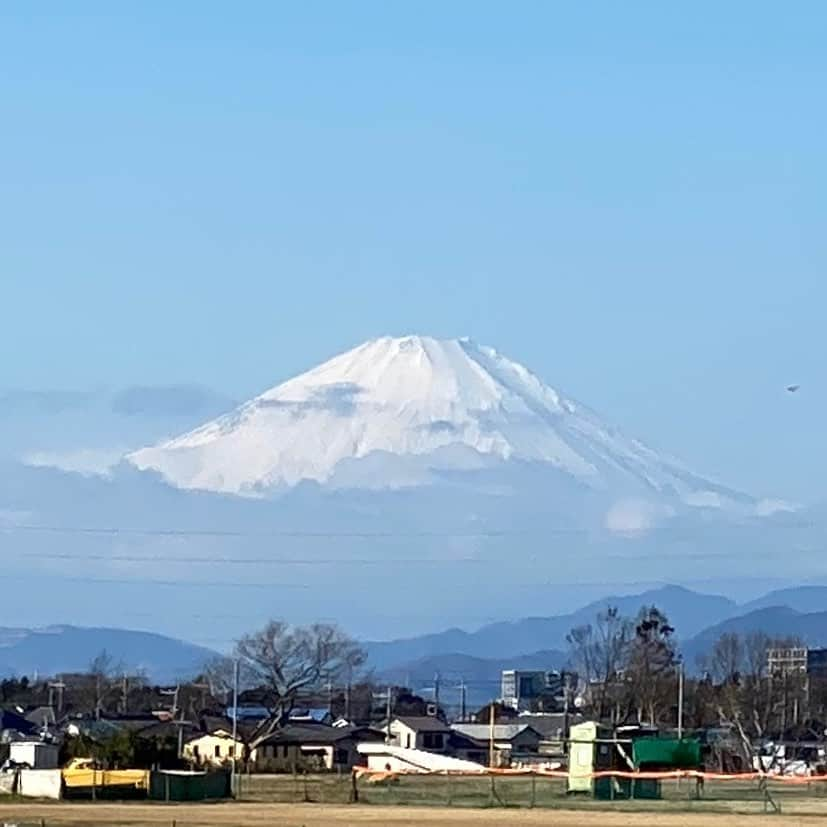 水内猛さんのインスタグラム写真 - (水内猛Instagram)「喪中につき、新年のご挨拶は省かせていただきます🙇 今年もどうぞよろしくお願い致します👍 #実家 #初ランニング #富士山 #綺麗に見れた #喪中 #今年もよろしくお願いします」1月1日 17時36分 - takeshimizuuchi