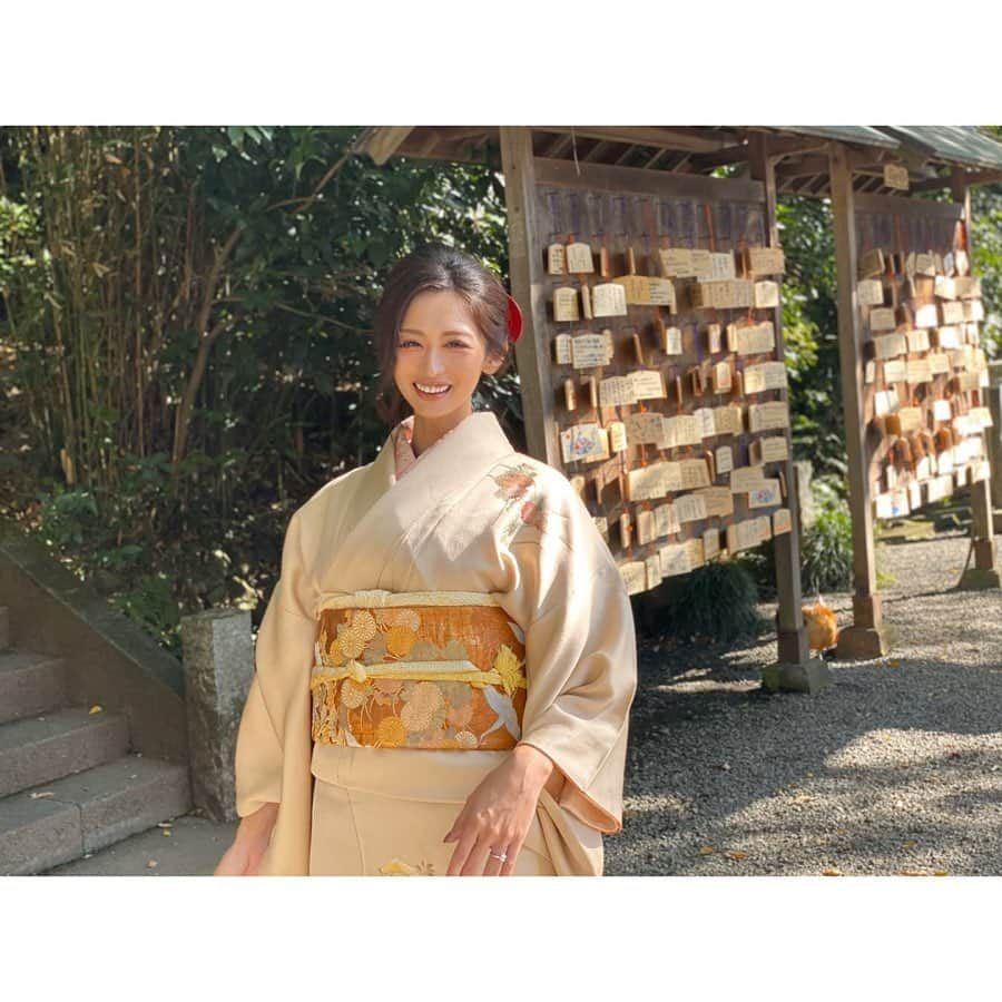 神子島みかさんのインスタグラム写真 - (神子島みかInstagram)「. 🎍#あけましておめでとうございます 🎍 . 今年も最高の1年にする為 家族みんなで支え合い日々精神してまいります。 . . とか お堅い挨拶で2020年はじめてみました🕺🏼 . . あ #後厄 おわったわ😦 #厄年 の3年間お払いとか行ったけど 交通事故1回遭っただけでなぁーんにも なかったかなぁ？？ . 前厄の前の歳が 人生最強に運悪すぎたから メンタル鍛えられて 麻痺してる所はありますが🤣w . . 今年も DMや質問箱色んな形で色んな方と コミュニケーション取れたらな と勝手ながら 思ってますのでよろしくお願いします。 . . #happynewyear#2020#Japanesegirl#japan#tokyo#mam#dad#kids#fam#instagood#instamood#instalike#instalove#instafollow#kimono#followme#instapic#我爱你#アラサー#ママ#お正月#元旦#2020年初投稿 . . ⋆⸜ᵀᴴᴬᴺᴷ ᵞᴼᵁ⸝⋆」1月1日 17時48分 - kagomika