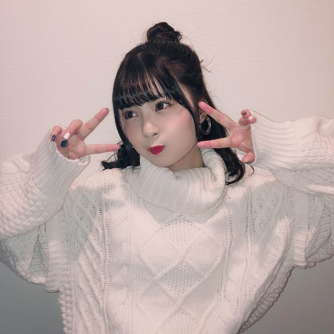 ゆなさんのインスタグラム写真 - (ゆなInstagram)「皆さん！明けましておめでとうございます！🎉 2019年は、 テレビに出演させて頂いたり、 イベントを開かせて頂いたり、 振り返ると、 皆様と一緒に掴み取れた専属昇格。 飛躍ある年になったかと思います！  来年はそこをベースにお仕事を頂けるように 頑張っていくので、 本年も応援宜しくお願い致します！」1月1日 17時55分 - _yunachannel