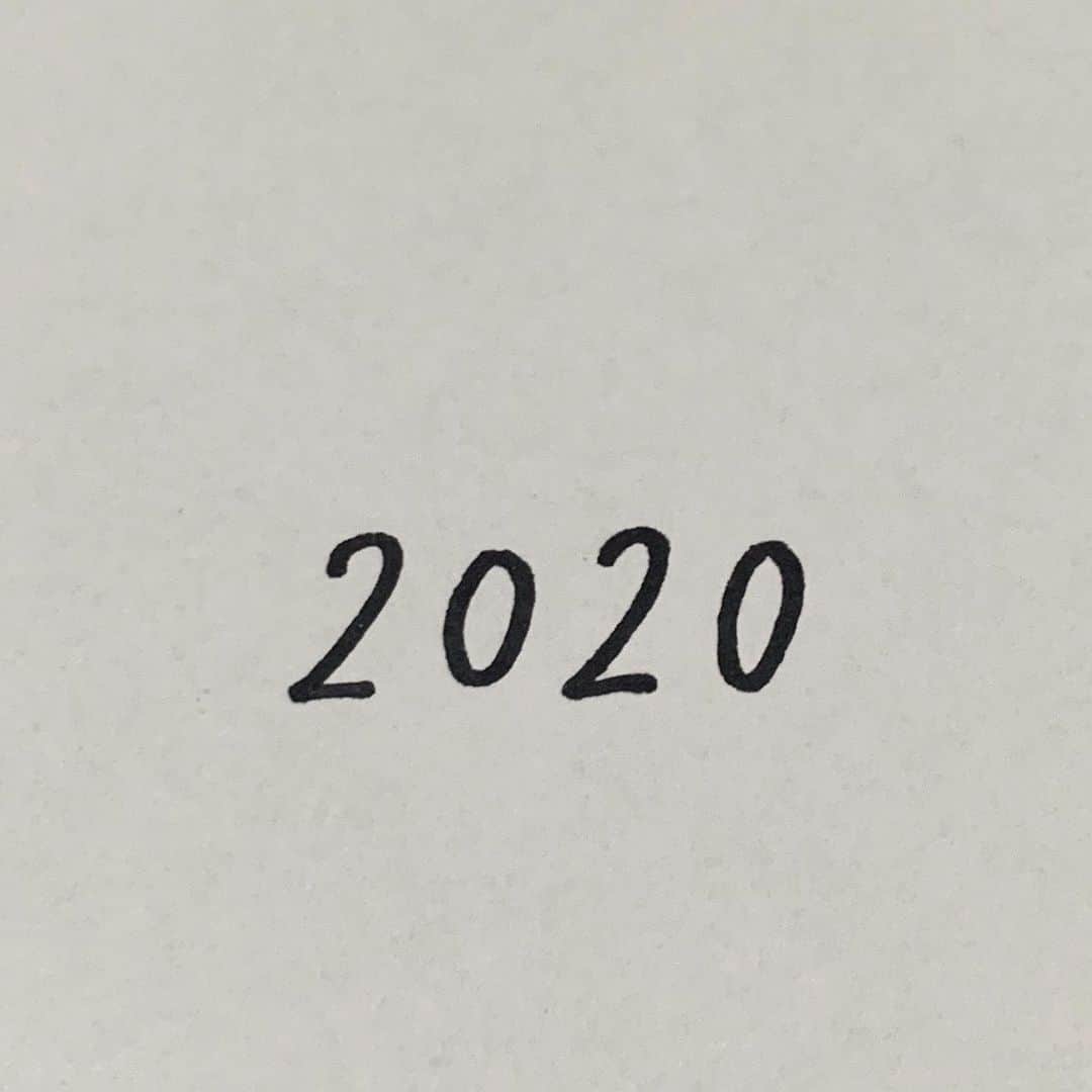 志田彩良のインスタグラム：「新年あけましておめでとうございます🎍 2020年も暖かく見守って頂けたら嬉しいです。 皆さんにとって素敵な1年となりますように。」