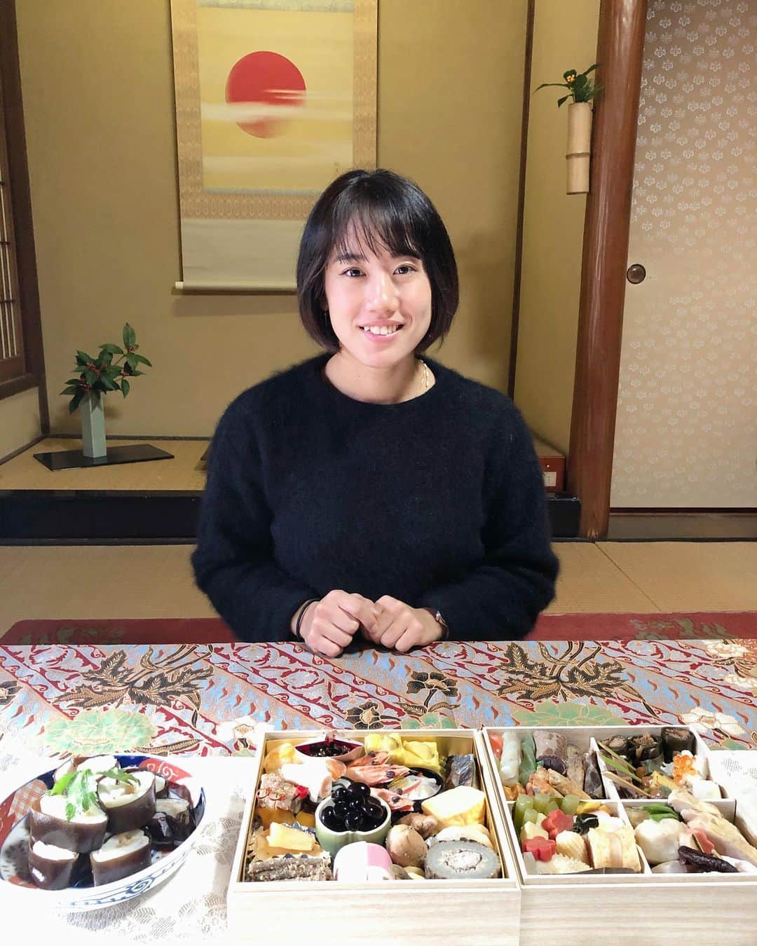 のインスタグラム：「新年明けましておめでとうございます🎍 今年もよろしくお願いします❤✨ #謹賀新年 #happynewyear #2020年 #20200101  #おせち #久しぶりの年末年始」