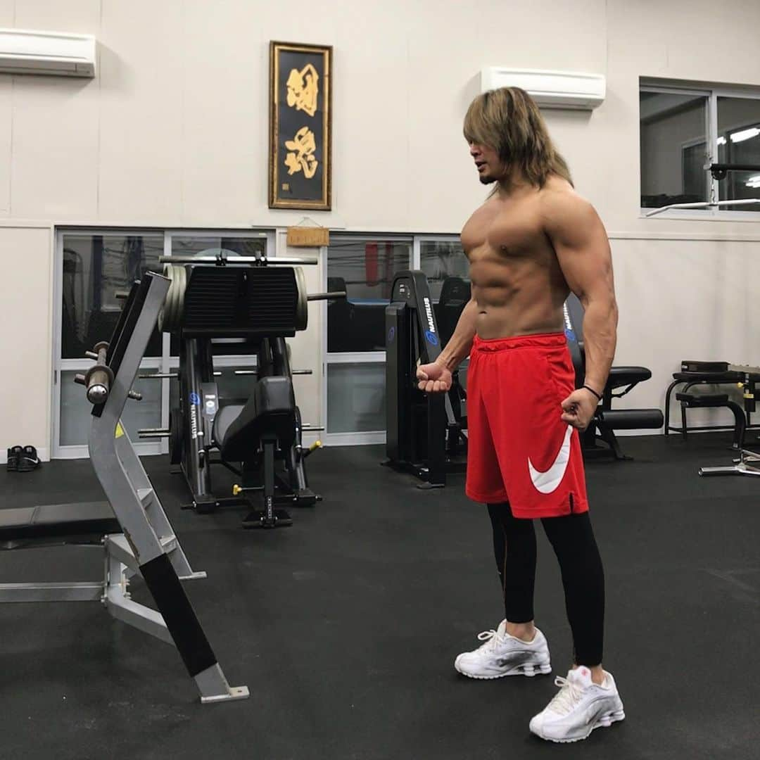 棚橋弘至さんのインスタグラム写真 - (棚橋弘至Instagram)「トレーニング始め。 #chestworkout #gethuge #筋肉鏡餅 🍊」1月1日 18時01分 - hiroshi_tanahashi