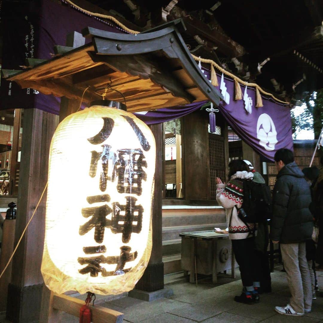 渡部幸也のインスタグラム：「新年、明けましておめでとうございます㊗️ 昨年もたくさんのお客様、作品撮りで担当させてもらったモデルさん、そしてヘアメイクで担当させてもらった俳優さんやモデルさん、そしてスタッフさん、本当に色々な方々に助けられ、そして色んな国でも仕事をさせてもらったり、充実した１年を過ごさせてもらったお思ってます✨ 本当に感謝しかありません😭  本年も初心を忘れずに、皆様への感謝を忘れずに頑張っていきますので、皆様どうぞ、よろしくお願い致します🙇  サロンは4日の土曜日から開始、ヘアメイク業は10日からスタートです。  引き続き、ELLAをよろしくお願い致します🙇🙇🙇 #ヘアスタイル #ヘア #髪型 #ヘアカタログ #ヘアセット #くせ毛風パーマ #透明感カラー #hair #恵比寿美容院 #代官山美容室 #代官山美容院 #美容学生 #中目黒美容師 #代官山美容師 #恵比寿美容師 #中目黒美容室 #中目黒美容院 #恵比寿美容室 #サロンモデル #中目黒ランチ #恵比寿ランチ #hpb_hair #中目黒 #代官山 #恵比寿 #渋谷 #ar_magazine #murua #emoda #americanvintage」