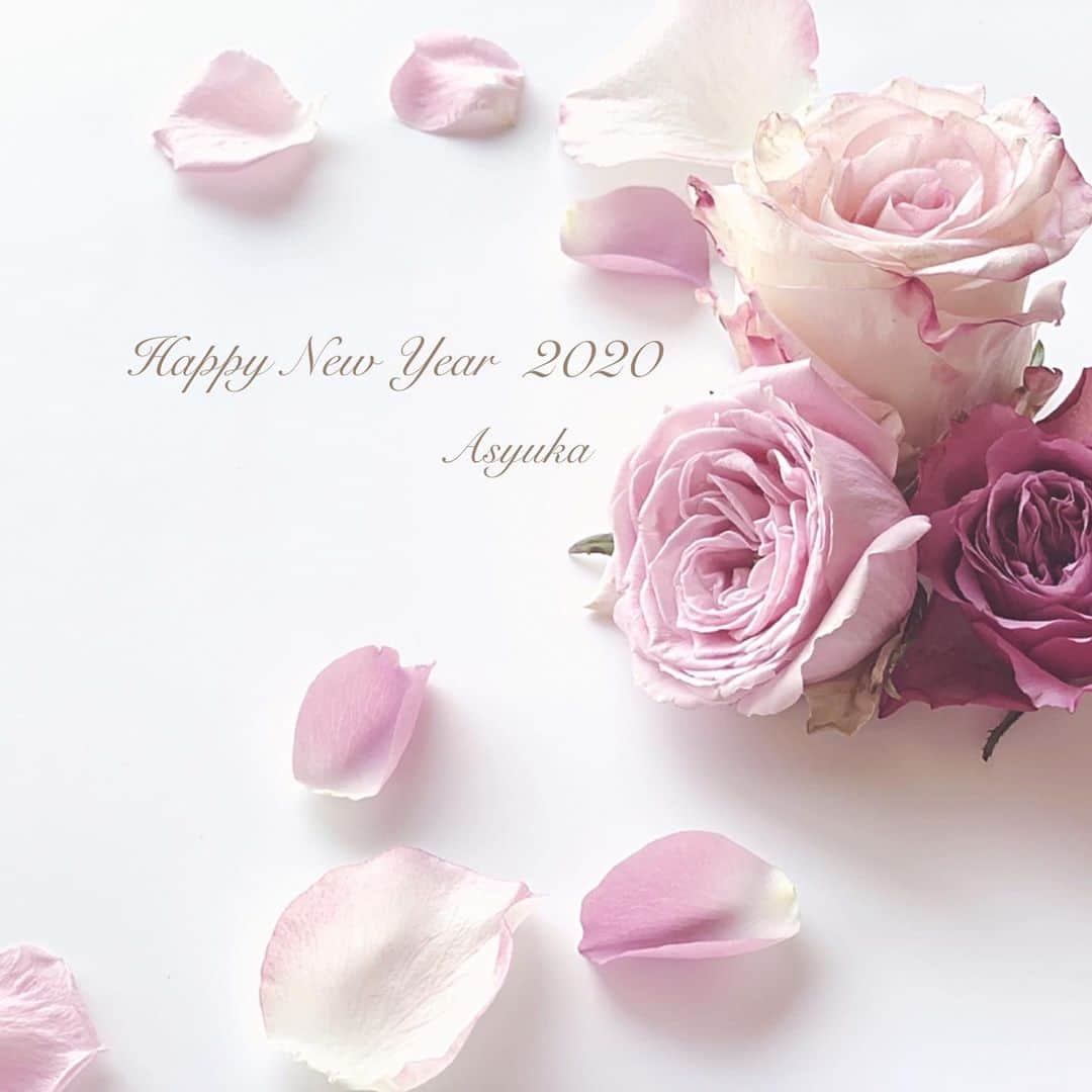 Yuka Kaedeさんのインスタグラム写真 - (Yuka KaedeInstagram)「Happy New Year 2020‼︎ * * 新年おめでとうございます。 今年もよろしくお願いいたします♡(^^) * * * #2020#アシュカの花あそび」1月1日 18時25分 - _asyuka_
