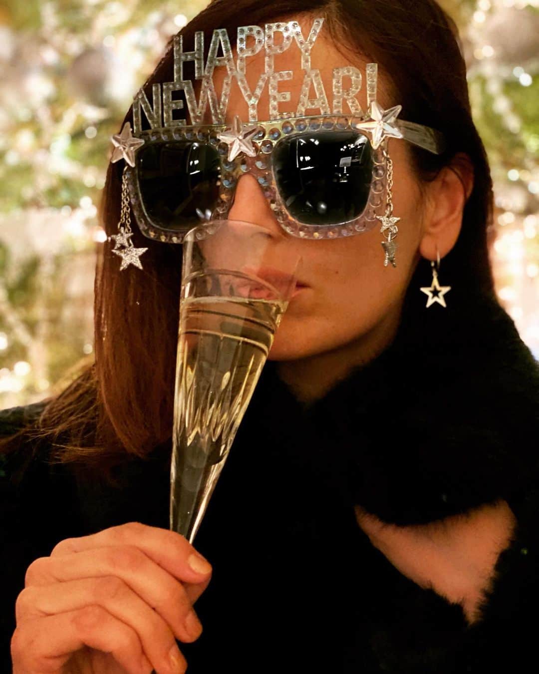 カミーラ・ベルさんのインスタグラム写真 - (カミーラ・ベルInstagram)「Roaring 20s?... Bring. It. On. 🥂#felizanonovo #happynewyear #2020」1月1日 18時34分 - camillabelle