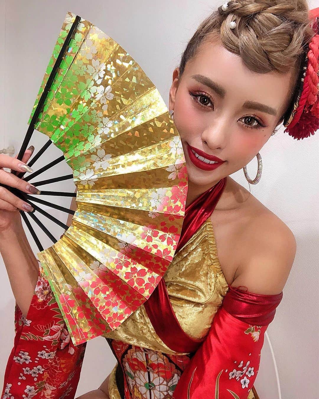NAHOさんのインスタグラム写真 - (NAHOInstagram)「#HAPPYNEWYEAR 🎍❤︎❤︎ . . 改めて♡ 皆様、明けましておめでとう御座います👘❣️ 2020年‼️たくさんの人に幸せが訪れます様に🌺💋 . . 昨夜はagehaでカウントダウン🎶 楽しかったねーっ🙌🏾💕 また想い出が１つ増えました🥰 . . #cjd_naho #cyberjapan #dancer #japanesegirl #makeup #japan  #kinoko #club #2020年 #newyear #agehatokyo #countdown #party #newyearparty #サイバージャパン #サイバージャパンダンサーズ #なち #なちぽん #NAHO #ダンサー #新年 #明けましておめでとうございます #年越し #カウントダウン #アゲハ #新木場 #新木場studiocoast」1月1日 18時44分 - naho25__kai_noa