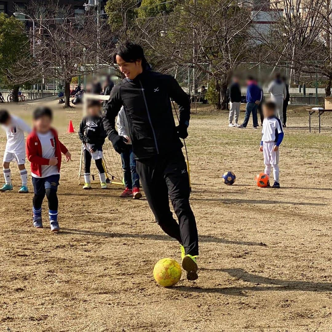 高橋祐治さんのインスタグラム写真 - (高橋祐治Instagram)「明けましておめでとうございますございます🎍 小学生の頃にお世話になった京都紫光クラブの初蹴りに参加してきました！！ ヤンチャな子ばかりで本当に楽しかった！！ 小学生の頃のチームメイトにも会えて凄く良い時間を過ごせました！！ ありがとうございました😊  #本年もよろしくお願いします」1月1日 18時47分 - takahashiyuji_3