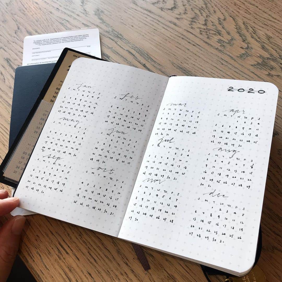 のインスタグラム：「Happy 2020. Let’s slay the next decade. #bulletjournal #fieldnotes #pocketplanner #moleskine #travelersnotebook #plannercommunity #2020goals #minimalistbujo」