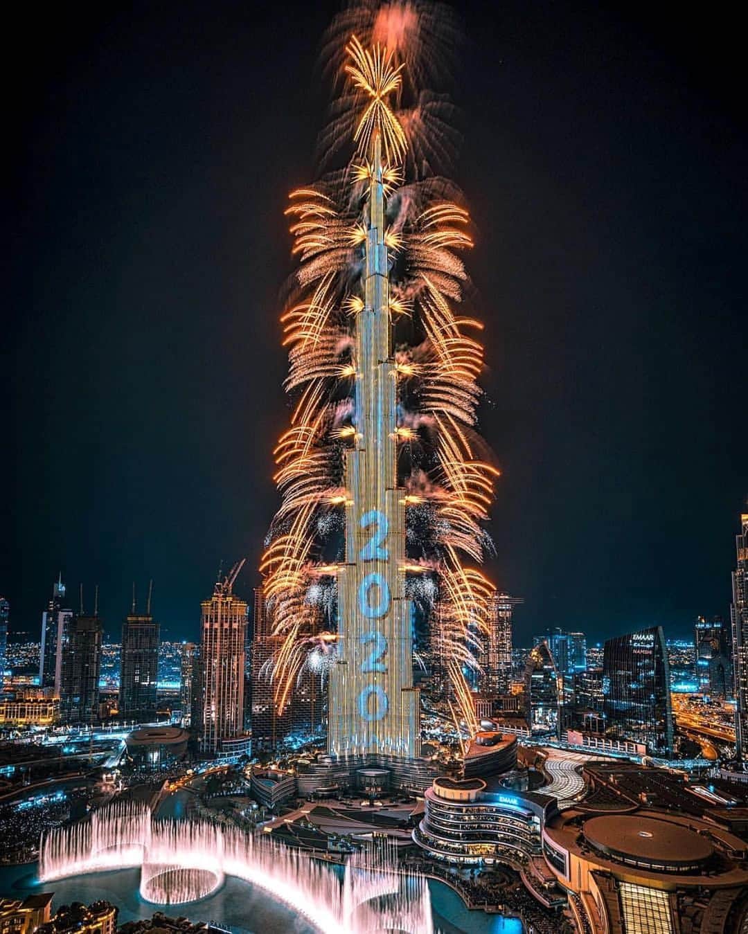 bestvacationsのインスタグラム：「Happy 2020!!! 🎉🎉🎉 Dubai. By @r1se #BestVacations」