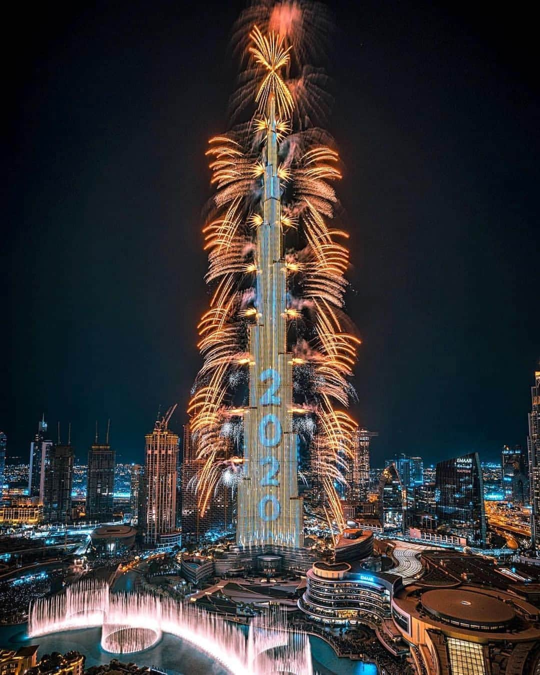 bestvacationsさんのインスタグラム写真 - (bestvacationsInstagram)「Happy 2020!!! 🎉🎉🎉 Dubai. By @r1se #BestVacations」1月1日 19時04分 - bestvacations