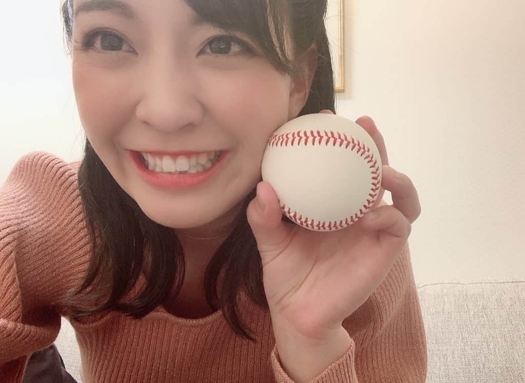上杉あずさのインスタグラム：「. 【お知らせ】 1/8(水)夜7時〜放送の日本テレビ『今夜くらべてみました』3時間SPに出演させて頂きます‼️ 田舎もんらしく、"千葉愛ふなっしーVS地元愛強すぎ女"編で頑張ってきました💪🏼 ご覧頂けたら嬉しいです✨収録より放送日の方が緊張する…🥺なんかドキドキです。。。 よろしくお願いします🙇‍♀️ #ntv #日本テレビ #日テレ #今夜くらべてみました #今くら #情報解禁 #2020最初の報告 #野球ボールは全く関係ありません #野球トークは封印でした #tv #japan #n #konkura #fukuoka #kyushu #ukiha」