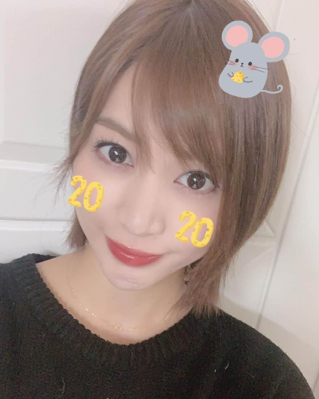 大島麻衣さんのインスタグラム写真 - (大島麻衣Instagram)「Happy  New Year🎉 2020年もよろしくお願いします😆 今年も楽しく笑顔いっぱいの一年になりますように💜」1月1日 19時21分 - maioshima911