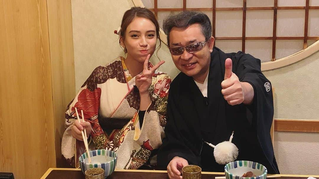 小澤陽子さんのインスタグラム写真 - (小澤陽子Instagram)「𝚊𝚝 𝚠𝚘𝚛𝚔☻  今朝は、元日の早朝から、 『全力！脱力タイムズ　元旦SP』 ご覧いただき、ありがとうございました🎍🌅 . . アリタキャスターと私より、みなさまへ新年のご挨拶です。 …こんな感じですが、本年も、どうぞご贔屓よろしくお願いいたします👓。. . #全力脱力タイムズ #DNN #明けましておめでとうございます #元旦スペシャル #🎍　#⛩」1月1日 19時29分 - yoko.ozawa729