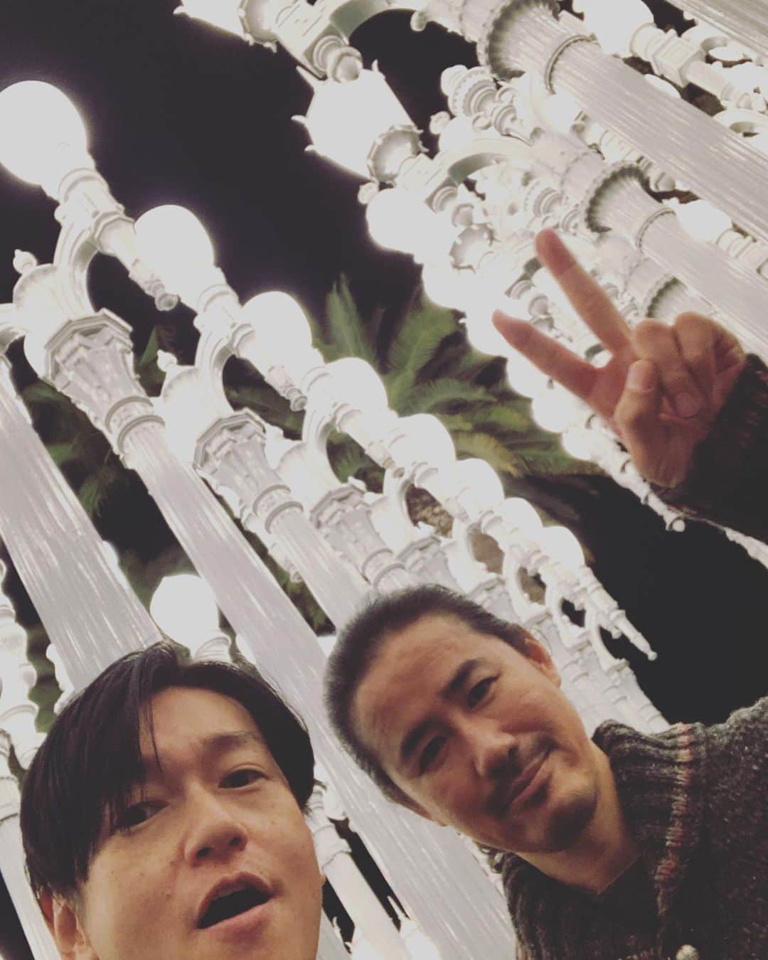 井浦新さんのインスタグラム写真 - (井浦新Instagram)「年の瀬にLAへ入り 家族で緩やかに過ごしています こちらはさっき新年を迎えたばかり 🎍🎍🎍🎍🎍🎍🎍🎍🎍🎍 2019年はありがとうございました 2020年こそ！何卒宜しくお願い申し上げます #大晦日 #元旦 #新年 #正月 #家族 #鈴木一真 さん」1月1日 19時32分 - el_arata_nest