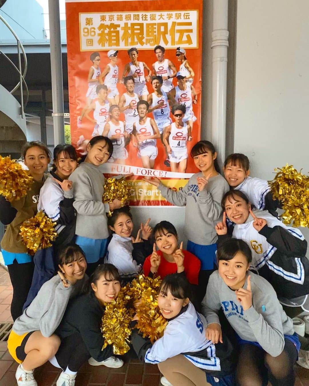 中央大学応援団チアリーディング部SPIRITSのインスタグラム：「【箱根駅伝　2020】  新年明けましておめでとうございます🙇‍♂️ ついに明日、箱根駅伝を迎えます✨✨ ・ 応援団と一緒に中央大学駅伝部の皆さんの 応援をしましょう🔥🔥🔥 ・ ・ #箱根駅伝　#箱根駅伝2020  #応援団　#中央大学　#リーダー　#チア #ブラス」