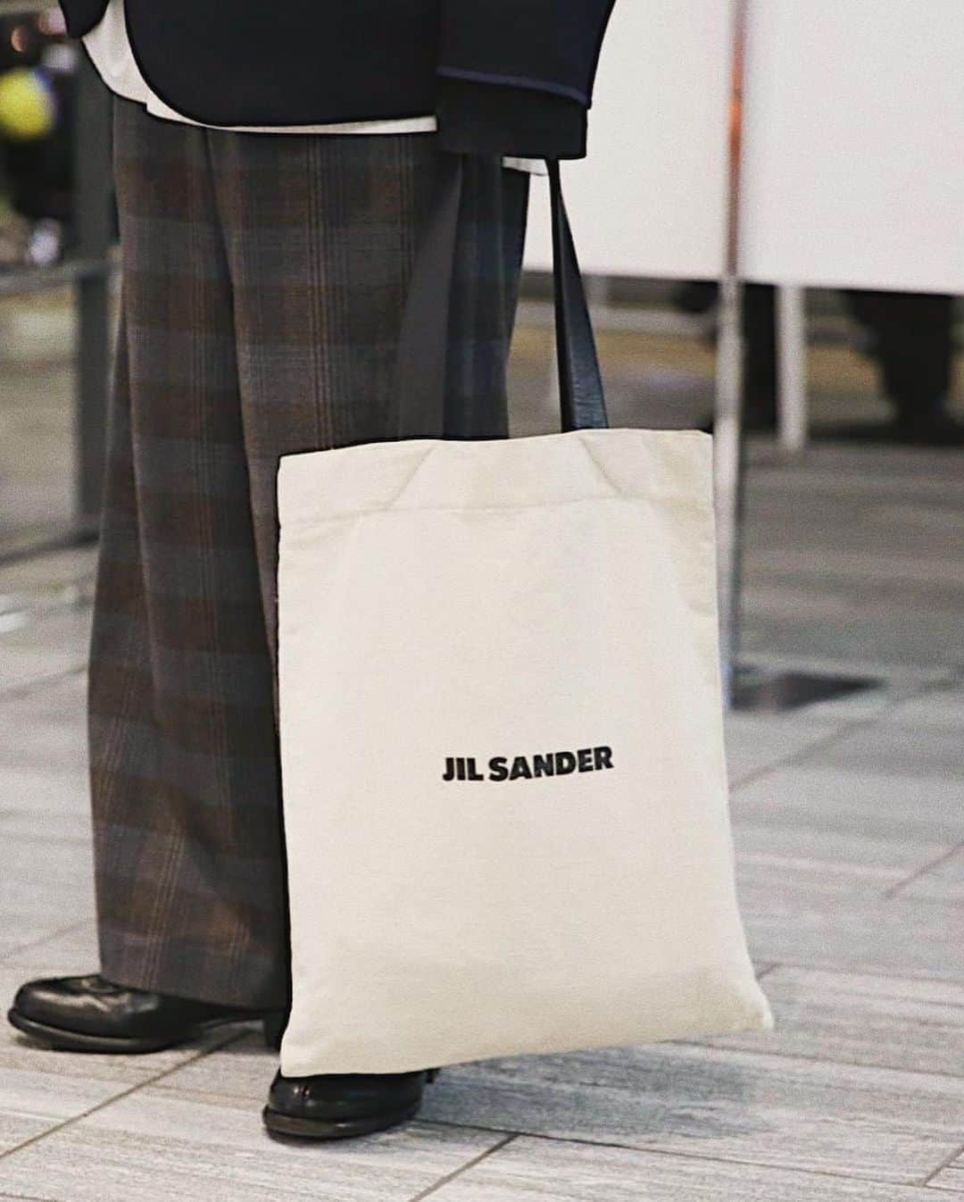 Ryoさんのインスタグラム写真 - (RyoInstagram)「ㅤㅤㅤㅤㅤㅤㅤㅤㅤㅤㅤㅤㅤ @fashionsnapcom thank you!! ㅤㅤㅤㅤㅤㅤㅤㅤㅤㅤㅤㅤㅤ jacket:#uru shirt:#cale pants:#uru shoes:#leyuccas bag:#jilsander」1月1日 19時43分 - ryo__takashima