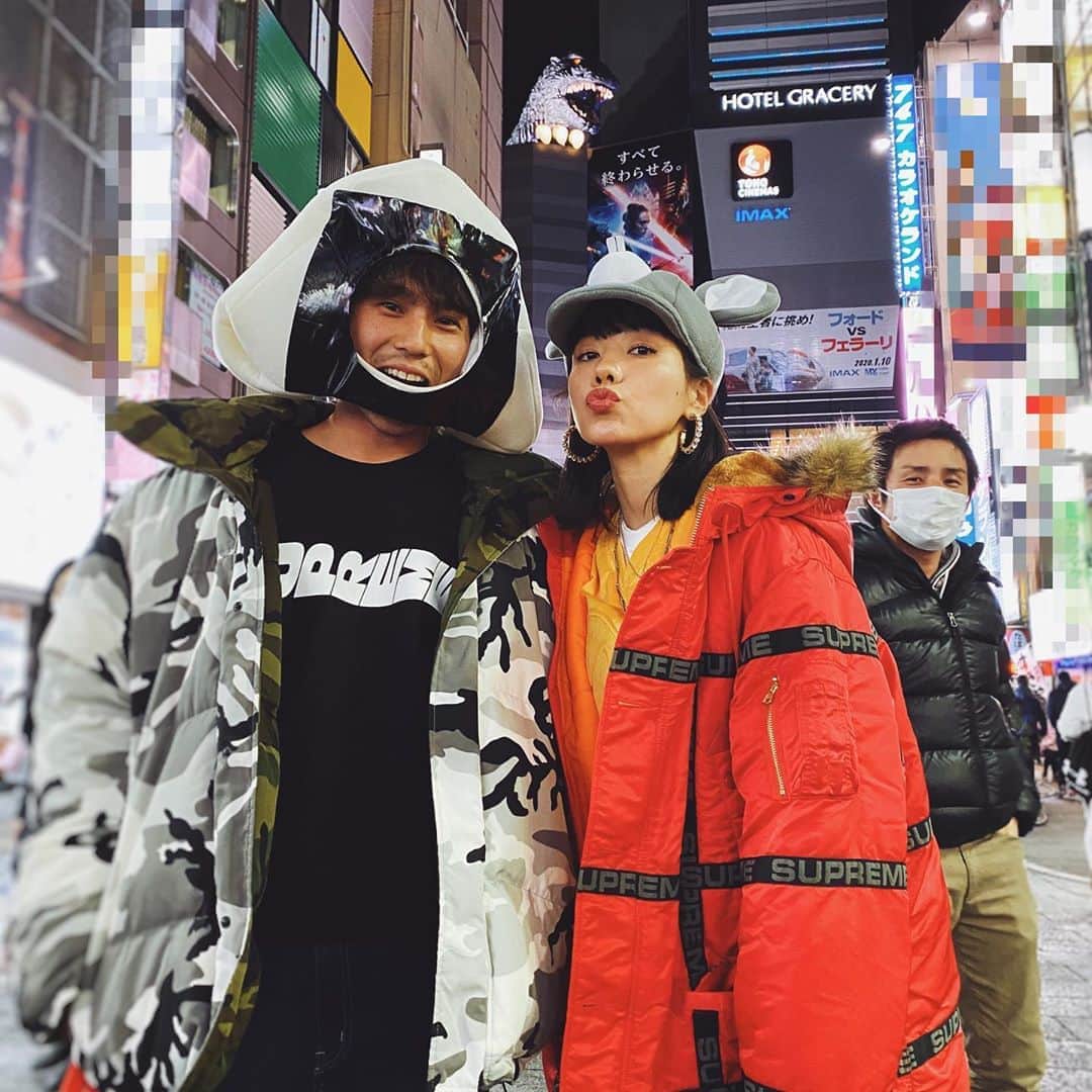 仲里依紗のインスタグラム：「. あけましておめでとうございます❤️ 2020年もよろしくお願いします🎍🎌✨. . 初詣に行き韓国料理を食べるという中尾家お決まりのコースを堪能し今年も幸せなスタート🤗💕✨ 良い年になるぞー❣️❣️❣️ . #被り物 #おにぎりねずみギャラドス #バッラバラやね #なんかデジャブな写真 #2019年1月1日の投稿を見返してね」