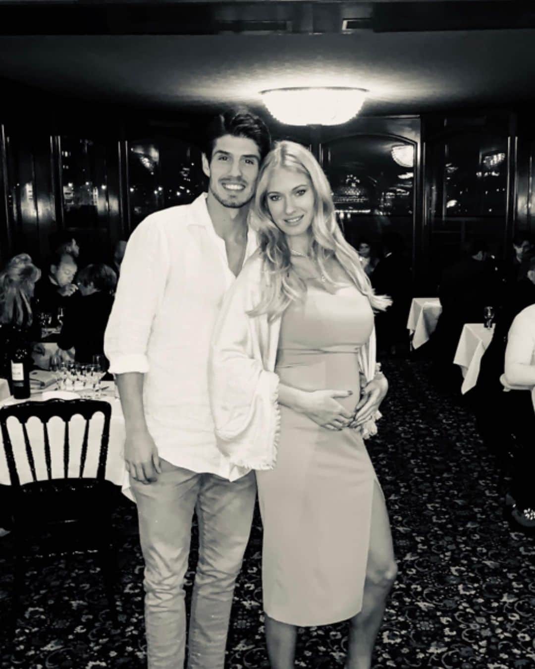 グスタヴォ・ルーカス・ドミンゲス・ピアソンのインスタグラム：「A very happy blessed and healthy new year to you and your family. Much love 😘 #2020」