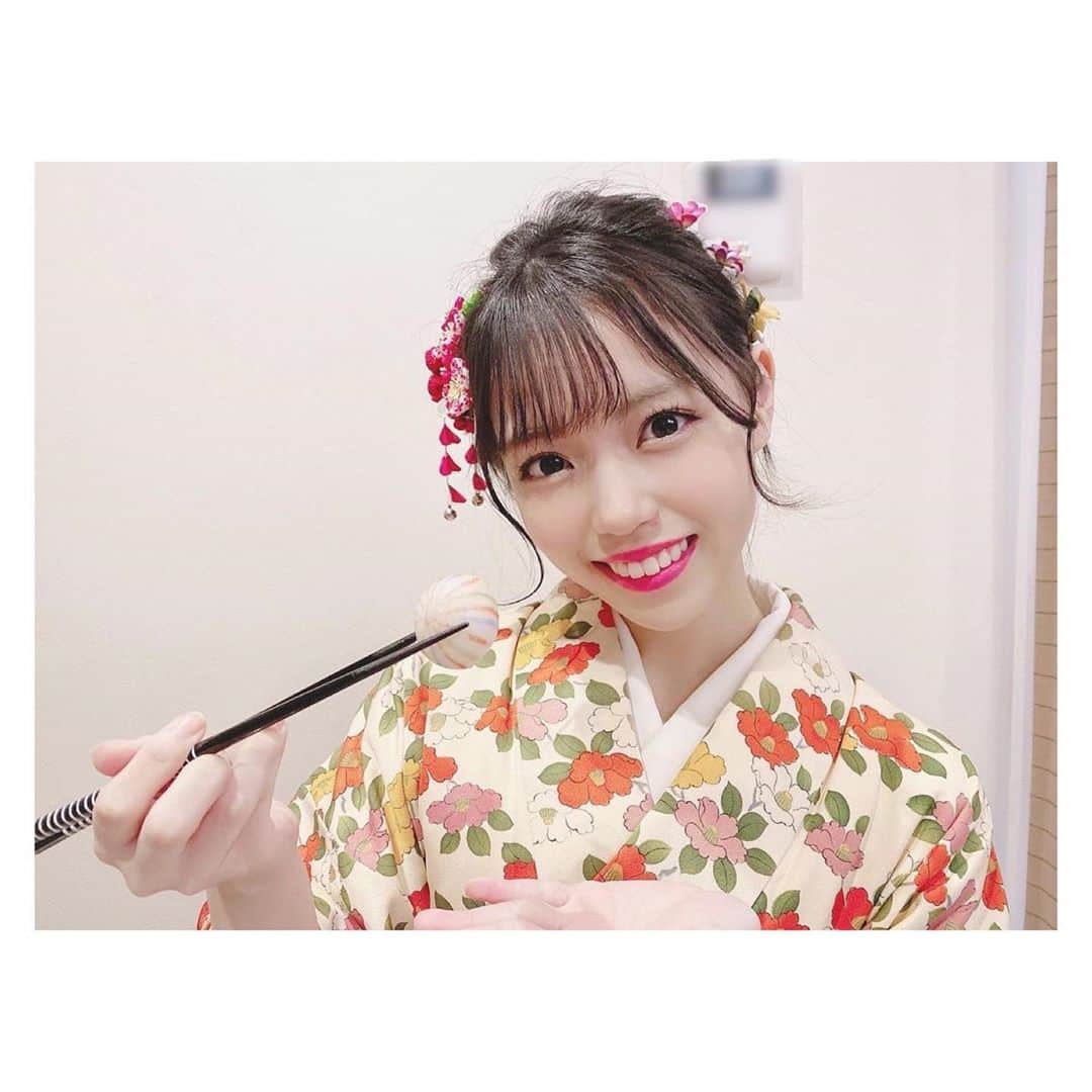 岩田陽菜さんのインスタグラム写真 - (岩田陽菜Instagram)「明けましておめでとうございます🎍⛩🌅🌟﻿ ﻿ 今年もよろしくお願いします🥰﻿ ﻿ お節はもう皆さん食べましたか？☺️﻿ 海老さんが強そうで笑えちゃいました笑🦐﻿ ﻿ #正月料理#お正月#お節#着物#着物ヘア#新年#2020#japan#japanese#kimono」1月1日 20時40分 - hina_naso_stu48