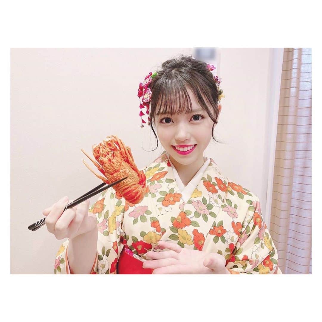 岩田陽菜さんのインスタグラム写真 - (岩田陽菜Instagram)「明けましておめでとうございます🎍⛩🌅🌟﻿ ﻿ 今年もよろしくお願いします🥰﻿ ﻿ お節はもう皆さん食べましたか？☺️﻿ 海老さんが強そうで笑えちゃいました笑🦐﻿ ﻿ #正月料理#お正月#お節#着物#着物ヘア#新年#2020#japan#japanese#kimono」1月1日 20時40分 - hina_naso_stu48