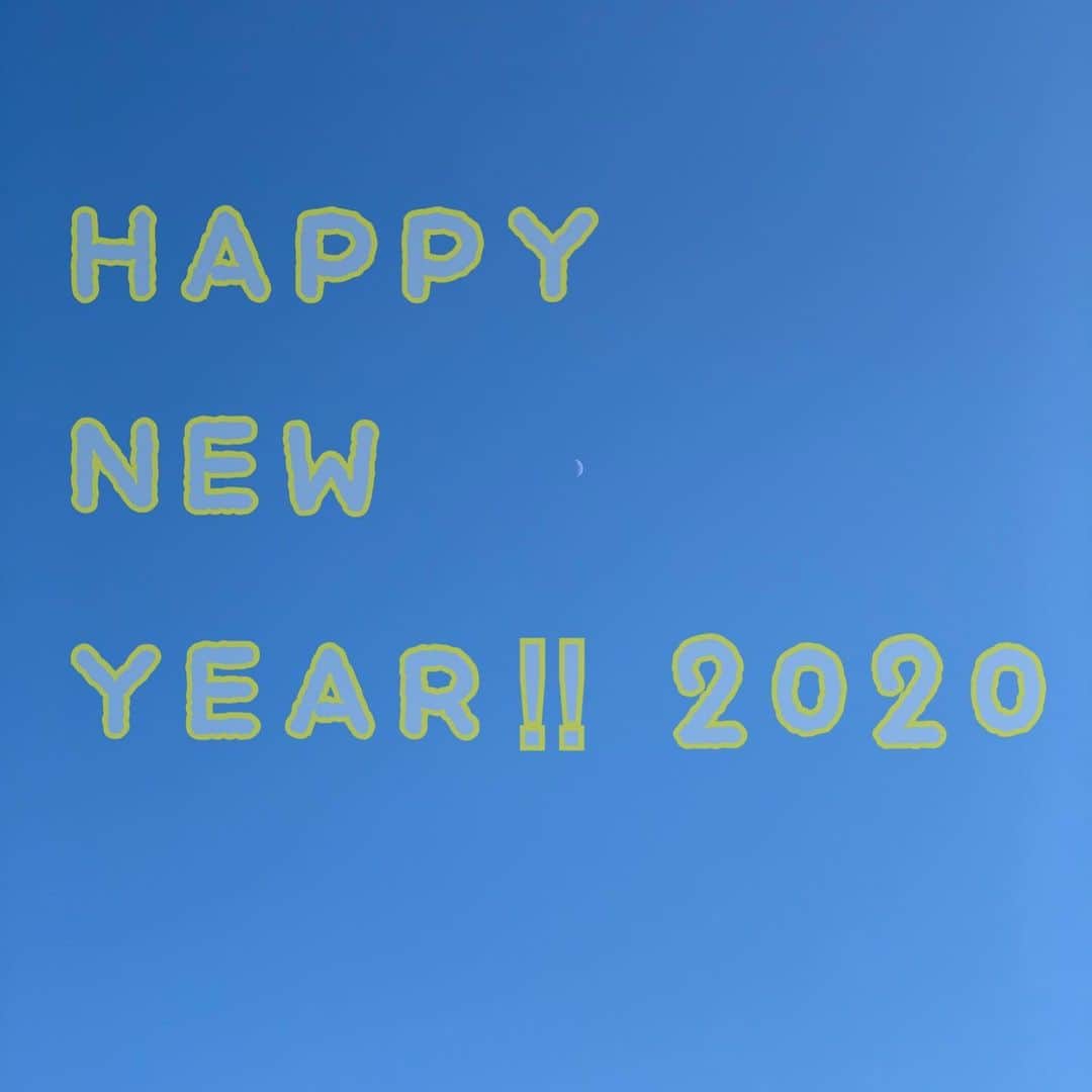 森貴美子さんのインスタグラム写真 - (森貴美子Instagram)「新年明けましておめでとうございます。 今年もよろしくお願いします！ 💛🐭2020.1.1  森貴美子🐭💛 ・ ・ ・ 🎍🎍🎍 ・ ・ ・ #happynewyear  #あけましておめでとうございます  #새해복많이받으세요」1月1日 20時54分 - morikimi_morikimi