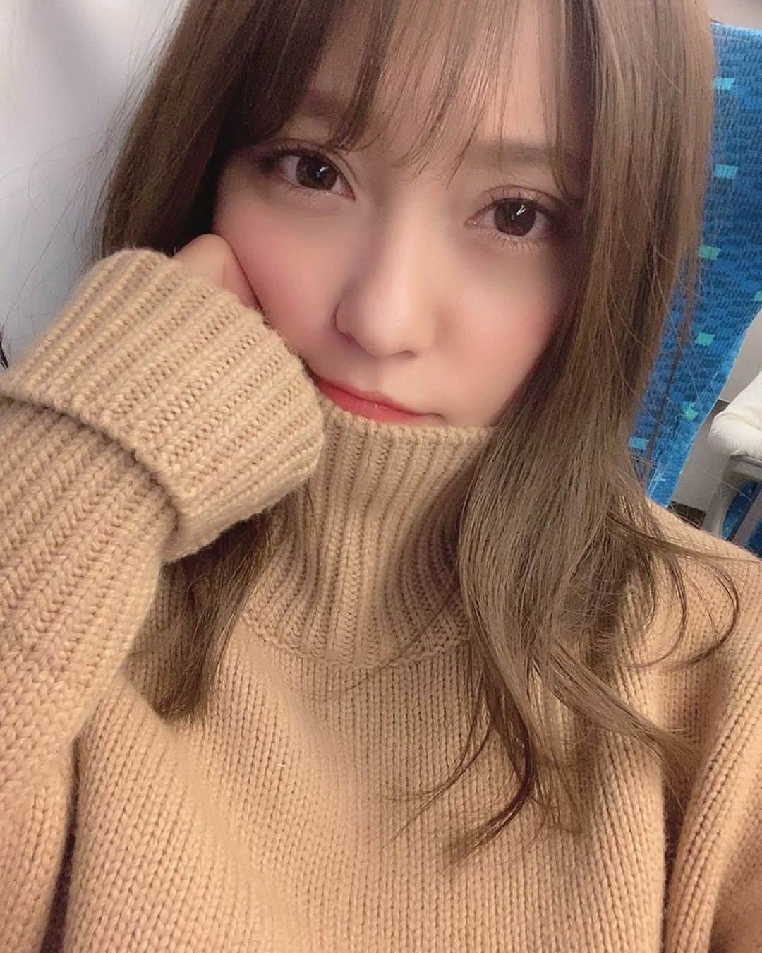 のインスタグラム：「あけましておめでとうございます🎍 今年も仕事をシャカリキ頑張って、大好きな人たちにもたくさん会って楽しい１年にしちゃうぞ〜あと痩せる！これ切実！何卒！」
