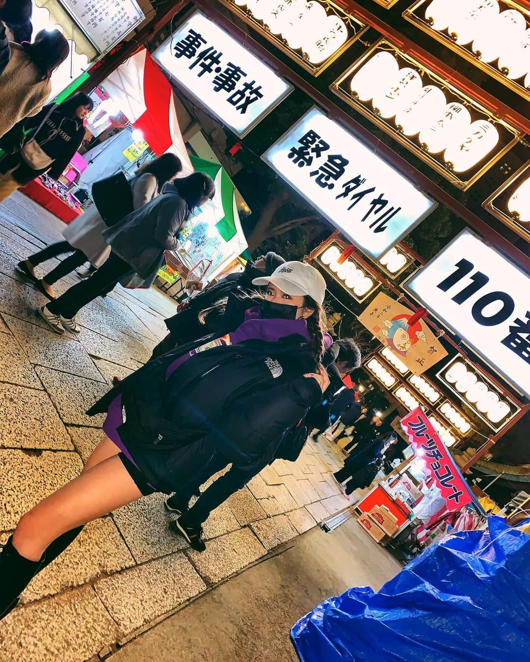 鈴木まりなのインスタグラム：「  謹んで新春をお祝い申し上げます。   旧年中もお世話になった皆様 ありがとうございました🙏    本年もどうぞよろしくお願い致します❤️    令和二年 元旦    #dj #girlsdj #femaledj #asiandj #Japanesedj #djlife #djingismylife #djinglife #djlifestyle #northface #baltrolightjacket」