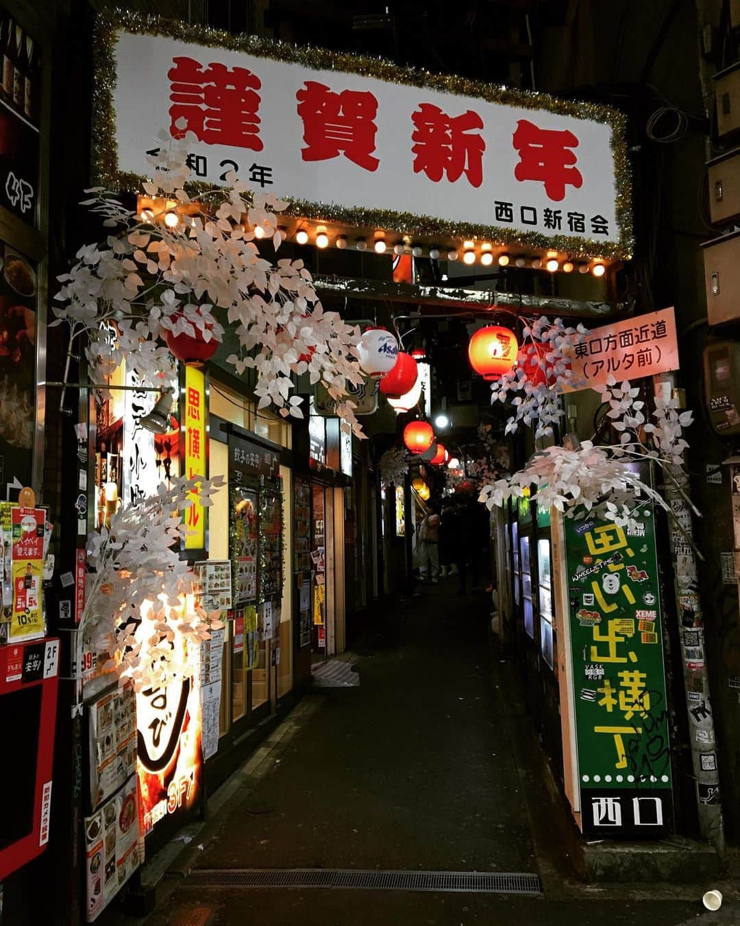 ロス・マーカンドさんのインスタグラム写真 - (ロス・マーカンドInstagram)「Tokyo...you will always have a piece of my heart. Happy 2020, everyone!」1月1日 21時01分 - rossmarquand