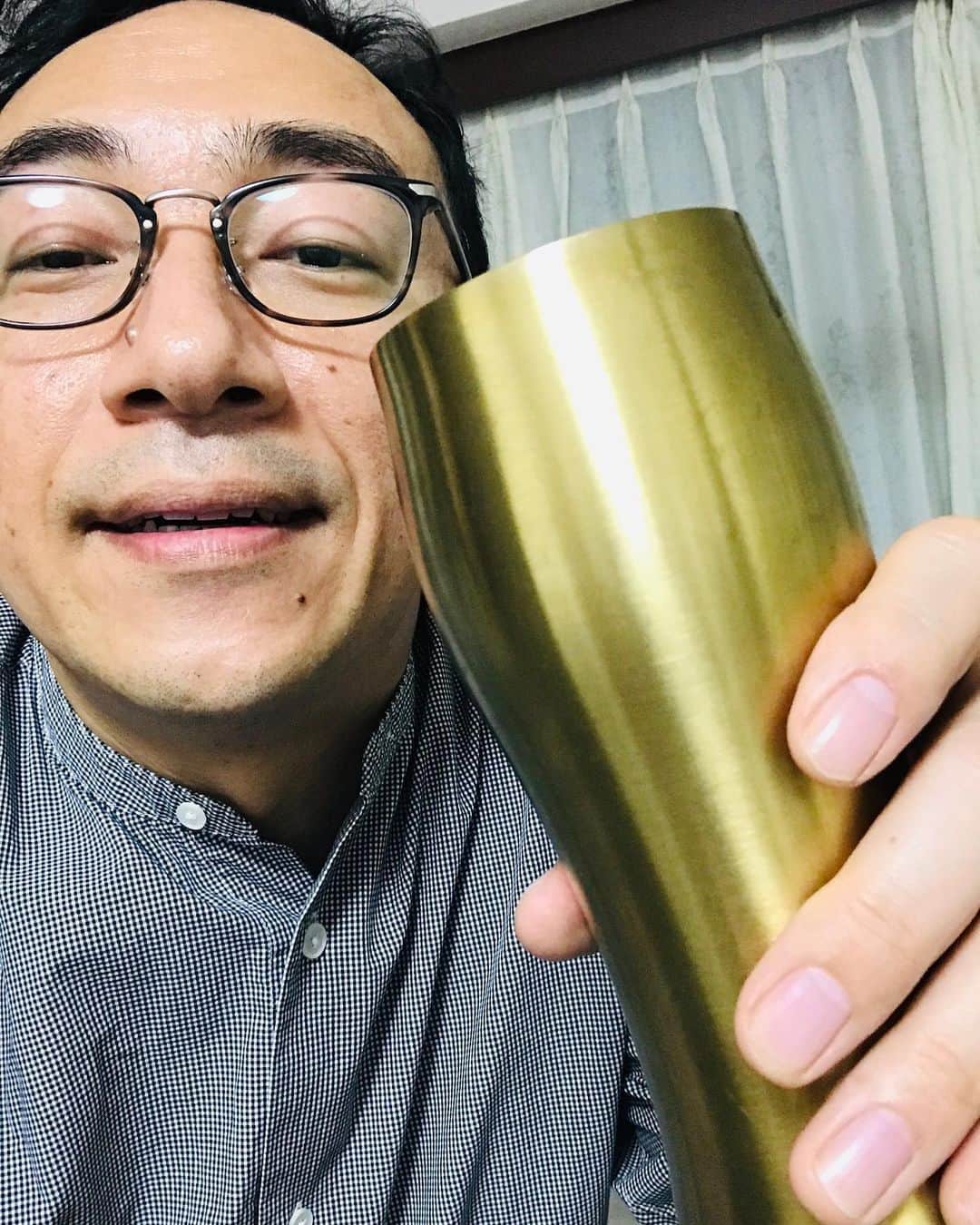 角田晃広さんのインスタグラム写真 - (角田晃広Instagram)「明けましておめでとうございます。 ももいろ歌合戦で年を越し、爆笑ヒットパレードを終え、今はテレビを見て過ごしております。今年もよろしくお願いします！  #東京03」1月1日 21時12分 - akihiro_kakuta