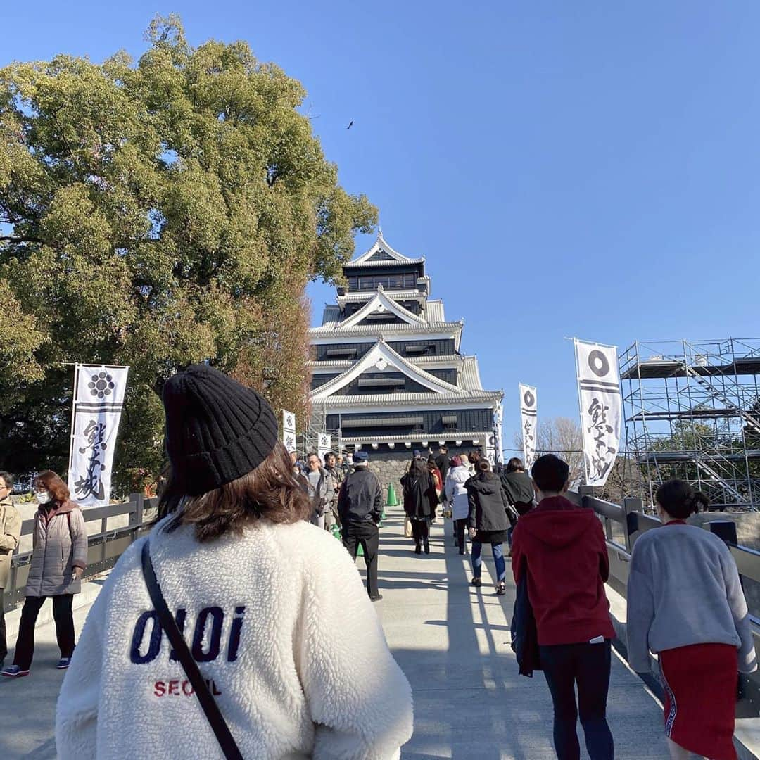 福山絢水さんのインスタグラム写真 - (福山絢水Instagram)「初詣は加藤神社に⛩ 熊本城がキレイになっててびっくり🥺久しぶりにこんな近くでみた！(Ｔ▽Ｔ)✨ ・ ・ ・  #熊本 #熊本城 #あやみん #福山絢水 #初詣 #初詣コーデ #kumamoto #ootd #fashion #oioi #ファッション #韓国 #オルチャン #오오티디 #패션 #데일리룩 #일본 #오아이오아이」1月1日 21時05分 - aya__m02