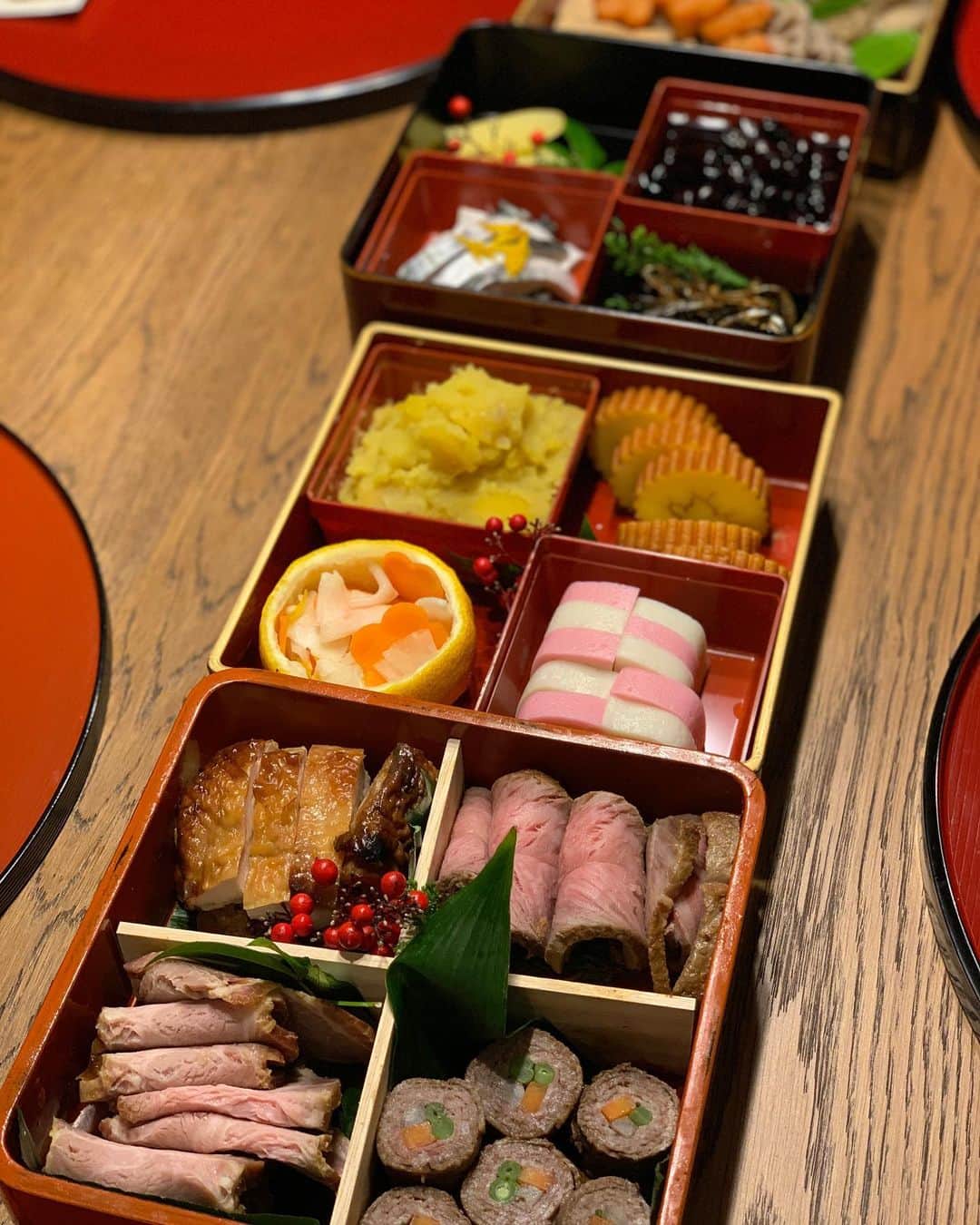 森上亜希子さんのインスタグラム写真 - (森上亜希子Instagram)「皆さま、明けましておめでとうございます🎍 今年も母の手作りお節料理で始まりました。  今年はいよいよ東京2020！ 楽しみでなりません！！ 私にとってもまたチャレンジの年になると思います。 私も頑張ります！！ 皆様にとっても幸多き年でありますように！ 今年も宜しくお願い致します！  #お正月 #日本のお正月 #手作り #お節料理  #感謝 #新たな挑戦 #頑張ります #tennis #テニス」1月1日 21時14分 - akiko_morigami