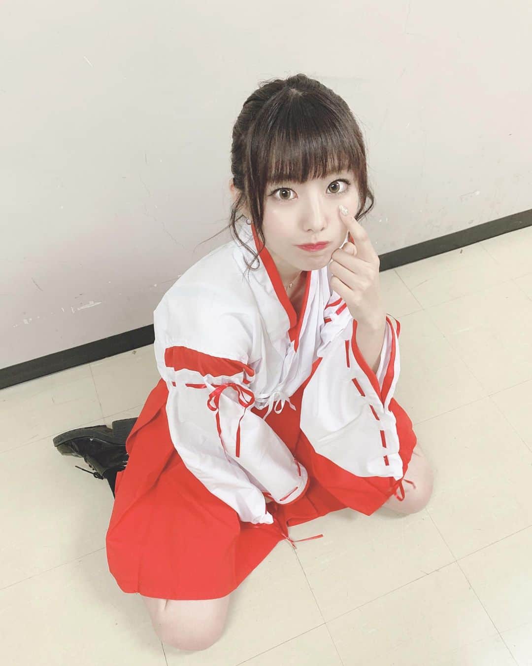 のインスタグラム：「❤︎ . 新年明けましておめでとう御座います☻ 今年も宜しくお願いします☺️ . 今年も自分らしく、沢山のものを吸収していきたいです！ もっともっとみおちん推しの輪も広げていきたいし、 色々なことに挑戦していきたいです☻ 2020年も楽しみ🥰🥰 . . #2020 #新年 #happynewyear #巫女 #巫女さん」