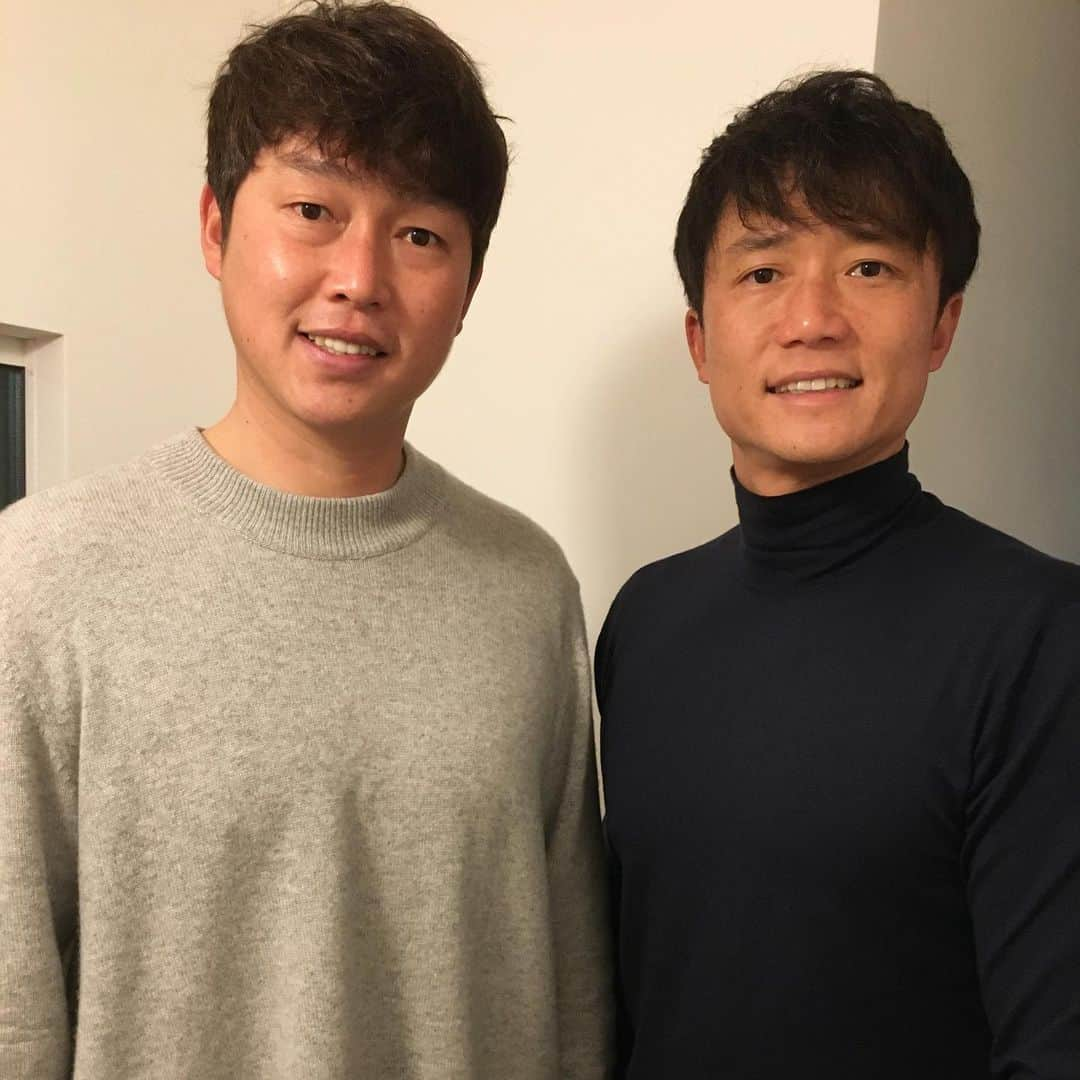 新井良太さんのインスタグラム写真 - (新井良太Instagram)「明けましておめでとうございます‼︎今年も阪神タイガースへの応援を宜しくお願いします‼︎ #新井貴浩　#新井良太 #阪神タイガース」1月1日 21時24分 - ryota.arai_official