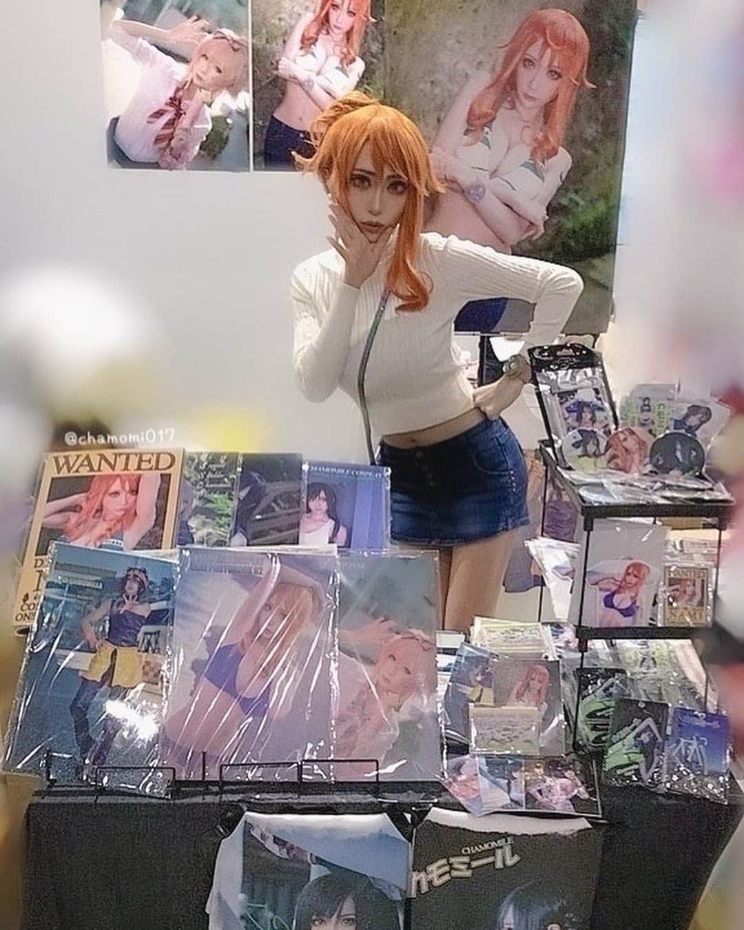 華密美琉さんのインスタグラム写真 - (華密美琉Instagram)「コミケ四日間ありがとうございました!! #comicmarket #comicmarket97  ツイートはこちら💁‍♀️ https://twitter.com/chamomi017/status/1212011939724840962?s=21 #コミケコスプレ #コミケ #コミケ97 #コミケ4日目  #コミックマーケット97  #コミックマーケット #C97 #c97コスプレ #onepiece  #nami #namicosplayer #namicosplay #ワンピース #ナミ #ナミコスプレ  寒い中ご参加お疲れ様です🌼🌼🌼 いろんな方にお会いできて嬉しいです!! また次のコミケで会いましょう🌼 2020年もよろしくお願いしますッ!! ブログを更新しました⬇︎ https://lineblog.me/chamiblog/archives/1986605.html」1月1日 21時37分 - chamomile_chami