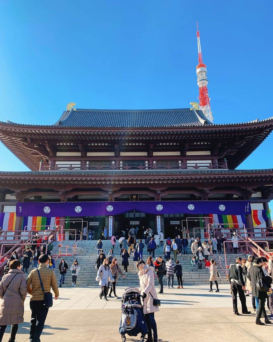 百千糸のインスタグラム：「新年明けましておめでとうございます🎍 本年もどうぞよろしくお願い申し上げます🤲」