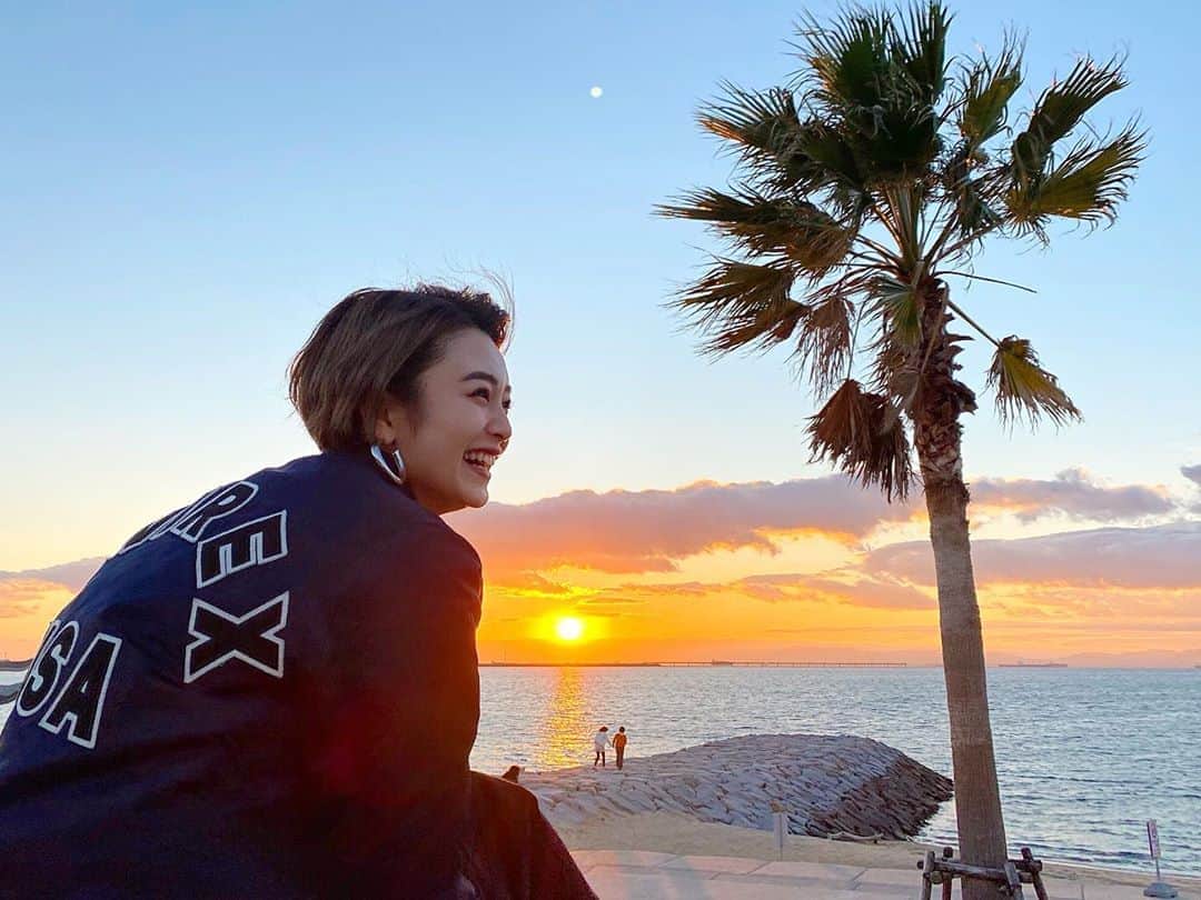 富久美玲のインスタグラム：「_ . 新年明けましておめでとうございます🌅 2020年は色々新しい事に"挑戦"する年に したいと思ってます💪💪✨ . 人生1度きり🥰わくわくが止まらない！ . 今年も私mireiを宜しくお願い致します🙇🏻‍♂️ . #2020#新年#あけましておめでとうございます」
