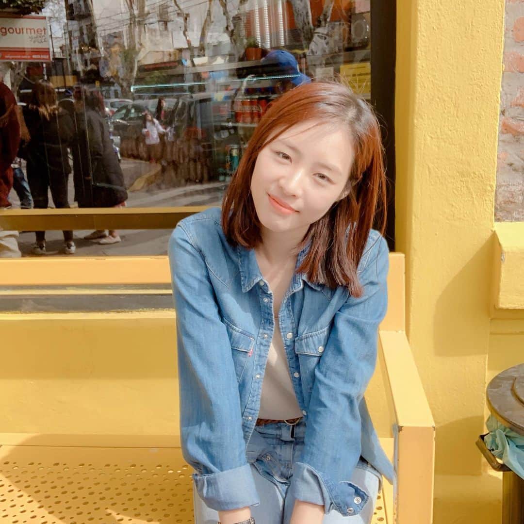 イ・ヨニのインスタグラム：「새해복 많이 받으세요~💛 항상 모든 분들이 행복하시길 바래요.🤗 #2020년도 잘부탁해」
