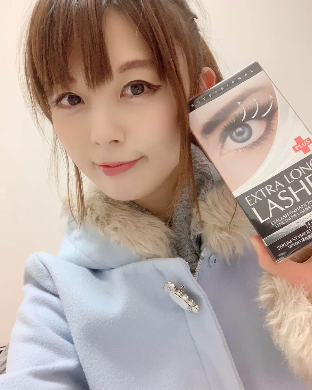 satomiさんのインスタグラム写真 - (satomiInstagram)「👀コスメレポ👀 * ポーランド発の育毛美容液！ ( @extra_longlashes ) * * 睫毛、眉毛、マツエクにも使える美容液を 探してて出会った人気の育毛美容液👀 * * 元々眉も薄くて睫毛も細いのが悩みでさらに マツエクをしてるからダメージも酷かったの😭💦 . * 毎朝晩育毛剤塗るのがルーティン❤️ ほぼ無かった下睫毛が徐々に太くなってきて マスカラが塗りやすい🌟 * * この調子で眉毛も濃ゆくなれたら嬉しいな💋 そしたらすっぴんでも自信が出そう🌟 * 今まで使ったなかった中で機能面、効果、コスパを見てもかなりいいアイテム🥰💓 * 続けて効果また、レポートします😊 * * #youup  #ユーアップ  #extra_longlashes  #エクストラロングラッシュ  #まつ毛美容液  #まつ育 #まゆ育  #育毛美容液 #すっぴん美人 #目力 #目元美人 @extra_longlashes @youup.official #ぱちぱち #マツエク　してても使える #目ぱっちりしたい」1月2日 9時02分 - saatoomii47