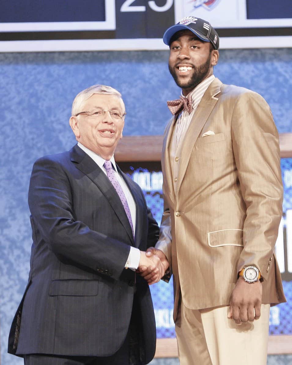 のインスタグラム：「I remember when every young Hooper Dream was to have this moment with the “COMMISSIONER”... Thank you for all you have done for the game. You were a true leader, visionary and also a flat out GAME CHANGER. The league wouldn’t  be what it is today without you. The entire NBA family and fans around the world will miss you. 💔 #2009Draftday  RIP #DavidStern 🙏🏾」