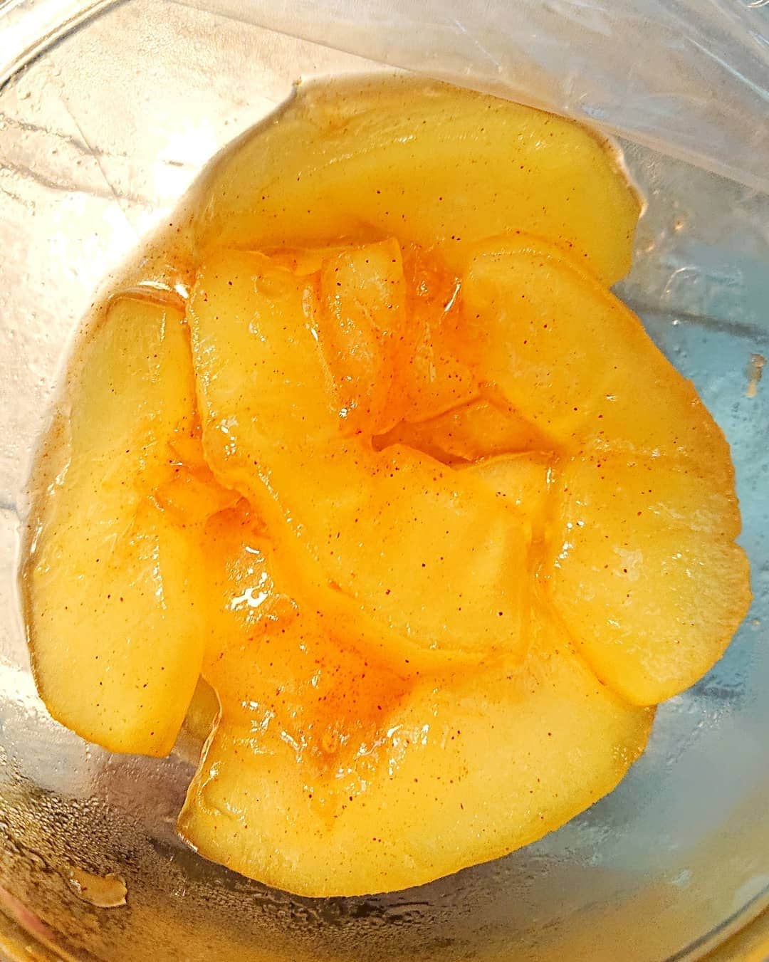 足立玲菜さんのインスタグラム写真 - (足立玲菜Instagram)「昨日はお雑煮とかおせちを沢山いただきました！美味しかった～♥️ 普段お酒あんまり飲まないけど昨日はちょっとシャンパンを飲んでしまった🍸  そして年末に仕込んでおいたリンゴをまたアップルパイにしました🤤 美味しい～♥️幸せ～ପ(⑅ˊᵕˋ⑅)ଓ  #お雑煮 #お雑煮大好き #おせち #お節料理 #japanesefood #newyear #osechi #osechiryori #omochi #お正月 #お正月料理 #リンゴフィリング #りんご #アップルパイ #おもち #つきたての餅が食べたい #」1月2日 7時55分 - reina_adachi