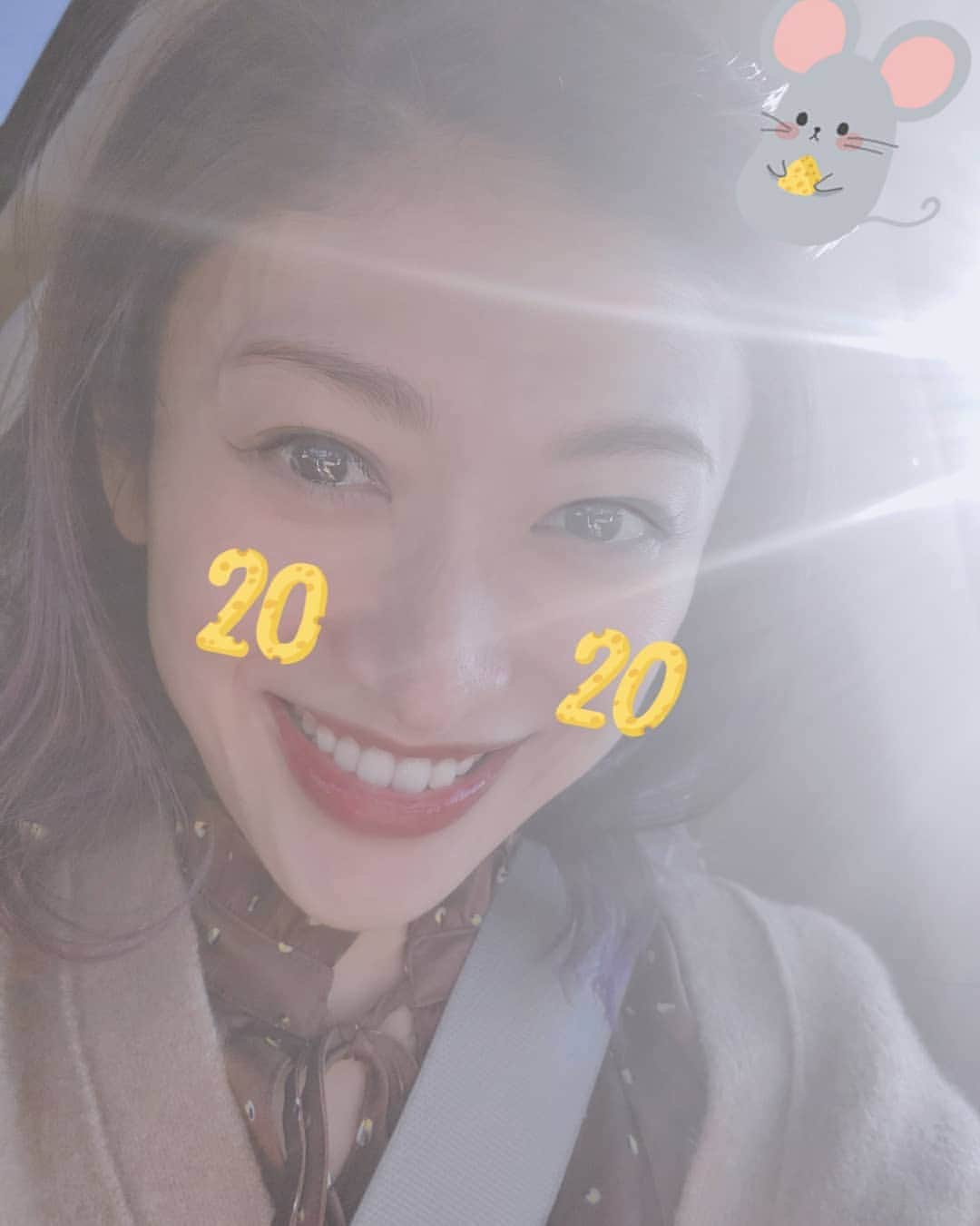 山田優さんのインスタグラム写真 - (山田優Instagram)「２０２０年も 宜しくお願いします！  子年。 年女でございます。 良い年に出来るように 笑顔一杯で過ごせるように 楽しんでいきたいと思います！！！ 皆さんにとっても良い年になりますように‼️ #2020 #子年 #ねずみ年 #年女 #ちょろちょろとすばしっこいねずみです #今年も宜しくお願いします」1月2日 8時27分 - yu_yamada_