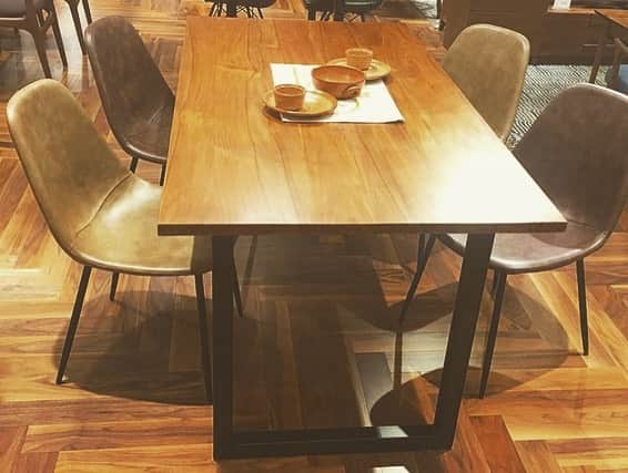 TIMELESS CRAFTさんのインスタグラム写真 - (TIMELESS CRAFTInstagram)「◆開催中SALE◆ 明けましておめでとうございます❗️m(_ _)m ただ今、開催中‼️初売りセールのご案内です😍😍 ↓↓↓↓↓↓↓↓↓↓↓ ・ 2020 New Yearセール 1/1〜1/5 ・クリアランス30〜50%OFF ・デザイナーズ20%OFF ・プロパー品10%OFF (※一部対象外がございます) ・ 写真はクリアランス商品の一例です。😳😳😳目玉商品各種取り揃えております‼️ TC幕張店を今年もよろしくお願い致しますm(_ _)m 幕張店はイオン幕張新都心グランドモール2階です✌️皆様のご来店を心よりお待ちしております‼️(^o^)/ #timelesscraft #タイムレスクラフト #家具#インテリア#ソファ#ダイニングテーブル#チェア#デザイナーズ家具#リプロダクト#セール#イオン幕張新都心#グランドモール#幕張#千葉#海浜幕張#幕張メッセ#オーク材#ウォルナット#ローズウッド#チーク#無垢材#無垢材テーブル#インダストリアル#インダストリアル家具#初売り#初売りセール#クリアランスセール#バーゲン#家具セール」1月2日 8時42分 - esq_innovate