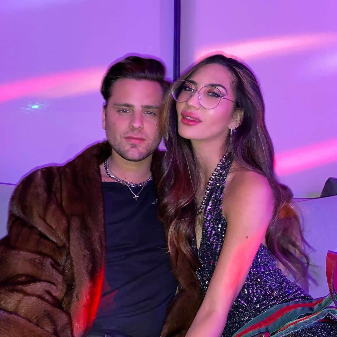 ギャレット・バックストロームのインスタグラム：「What an incredible way to wrap up 2019! I had a superb New Years celebration with my twin flame that I will never forget. Cheers to the new year.... I have a feeling 2020 will be a huge year for everyone. A year to truly push the limits and capitalize on our goals.🥂God Bless!!!🎊🙏」