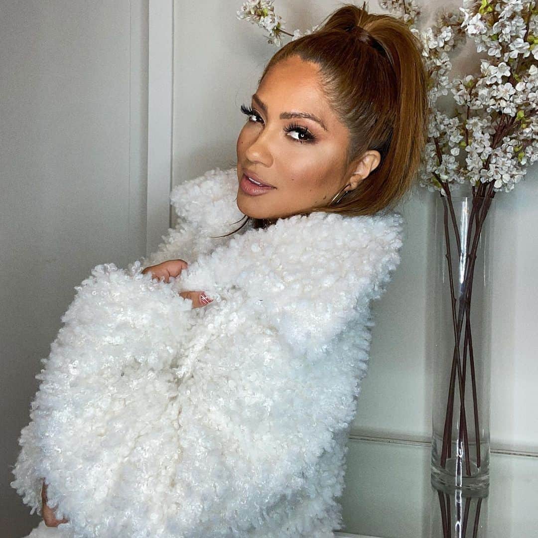 ジェシカ・バーチアーガのインスタグラム：「Last night NYE w grandma @fashionnova AD  Who wore it better? 🤩 she did of course! 😍 #FashionNova #FashionNovaPartner #NovaBabe  Search: All About Me Fuzzy Jacket (ladies I actually ordered a 1X for a more oversized look)」