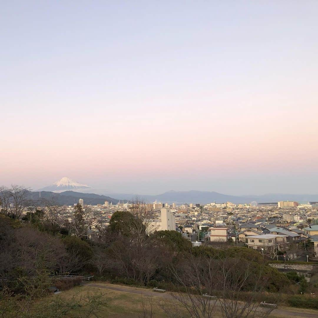 多々良敦斗さんのインスタグラム写真 - (多々良敦斗Instagram)「明けましておめでとうございます🌅🌅🌅 今年も宜しくお願いします！！ #富士山 #最高」1月2日 8時58分 - atsuto.t