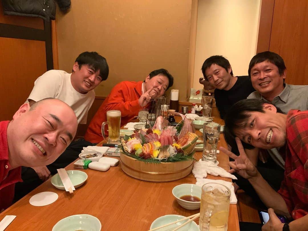 アイク・B・ヌワラのインスタグラム：「今年初の新年会 アンガールズ田中さんのイチモツ話めっちゃ盛り上がった。」