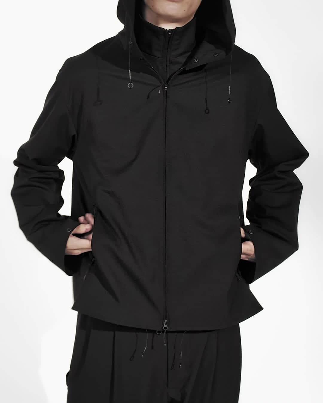ワイスリーのインスタグラム：「Y-3 Craft Windbreaker. Y-3 Spring/Summer 2020. --- #adidas #Y3 #YohjiYamamoto  Discover the collection at http://adidas.com/y-3」