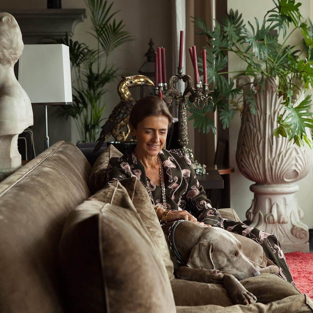 MATCHESFASHION.COMさんのインスタグラム写真 - (MATCHESFASHION.COMInstagram)「Francesca Ruffini, founder of relaxed luxury label @forrestlesssleepers, invites us into her home on the shores of Lake Como to discuss how to curate a modern-classic aesthetic and how she approaches the art of entertaining.  Read more and shop via the link in bio. 📸 @trent_mcminn」1月2日 0時37分 - matches