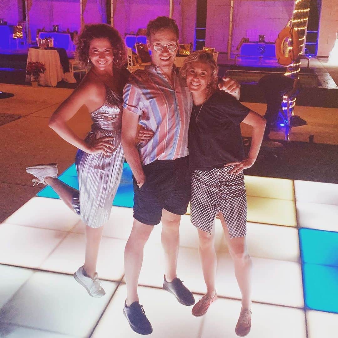 バーレット・フォアのインスタグラム：「🔔 Rang in 2020 with these ding dongs 🔔」